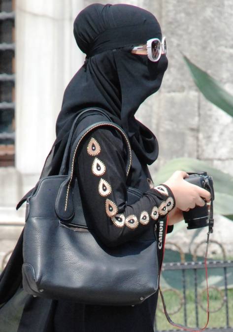 What to Wear in Istanbul: Female Tourist 2026 Guide - Turkey travel guide, tips and tour insights | My Turkey Adventure