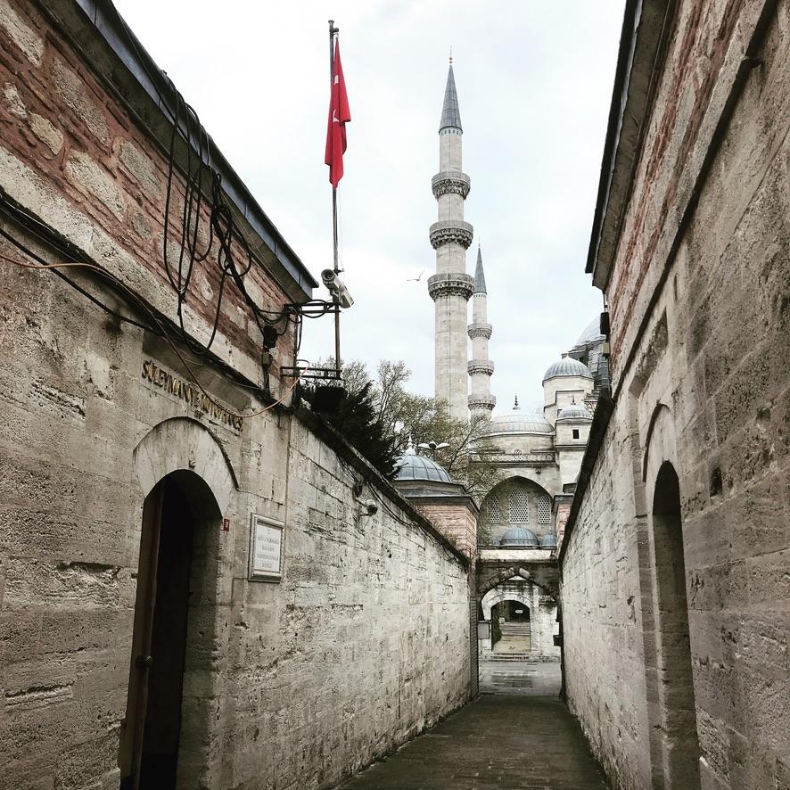 Balat, Golden Horn & Süleymaniye Full-Day Walking Tour with Spice Market